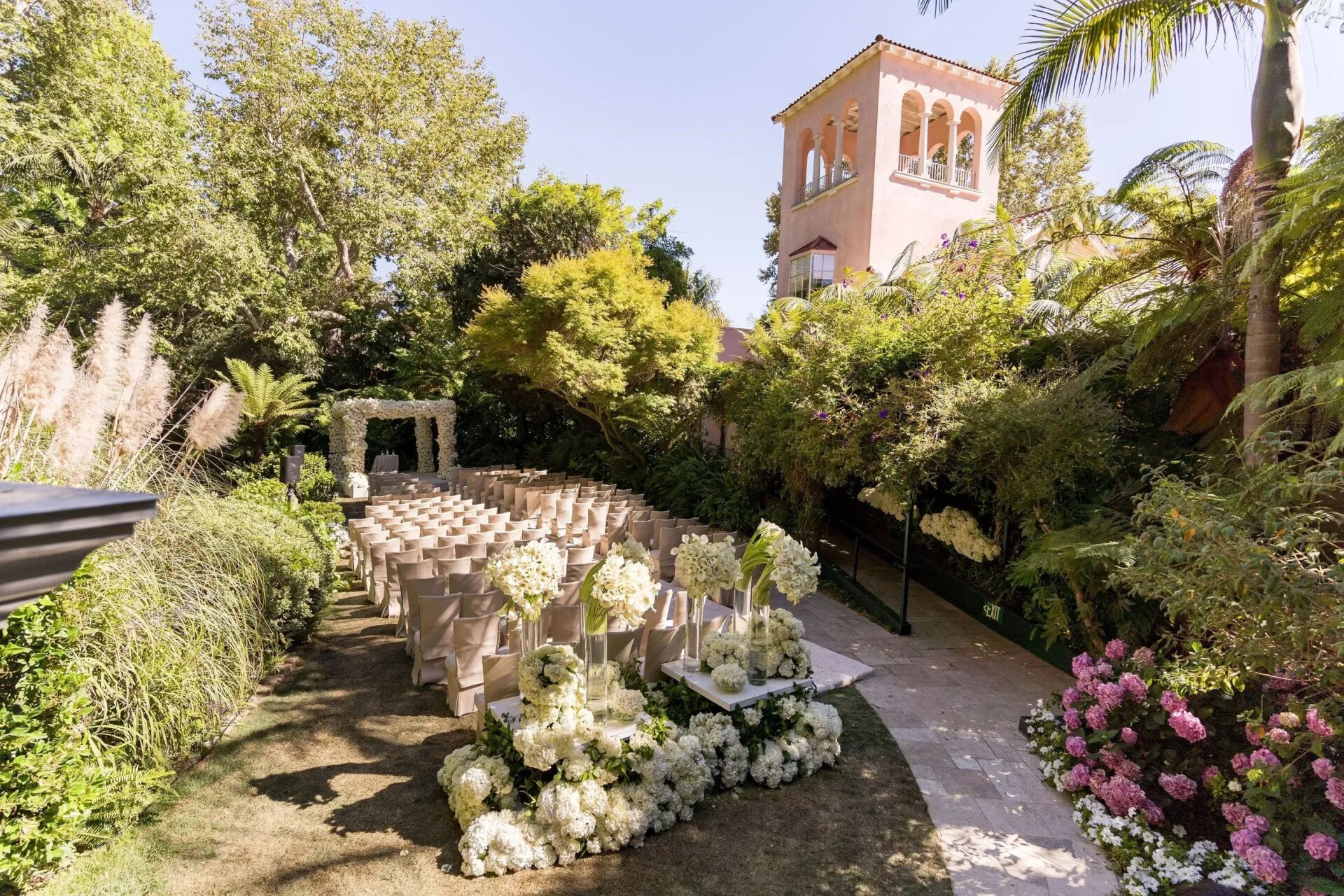 Al fresco wedding ceremony at Swan Lake