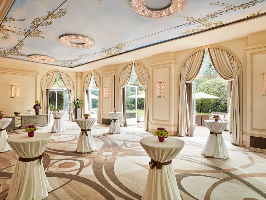 veranda cocktail room