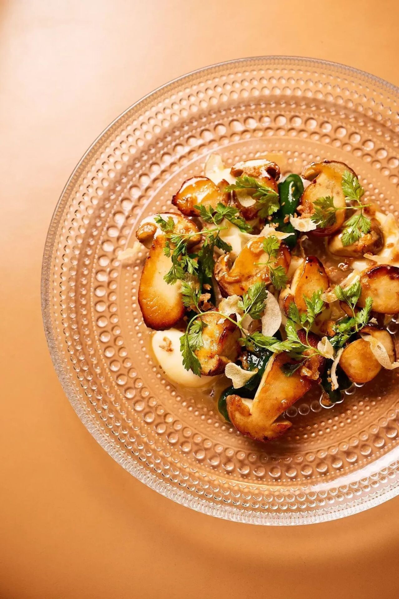 The photos are portrating the dishes of the september menu of Le Dali. The dishes are made with autumn ingredients: mushrooms, poultry, and beets.