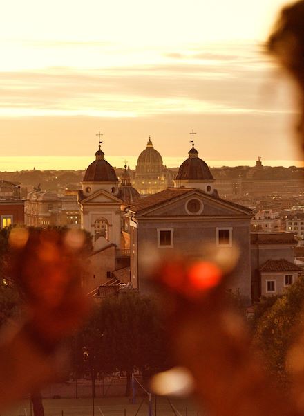 Twosome admiring the view with a drink at Il Giardino Bar