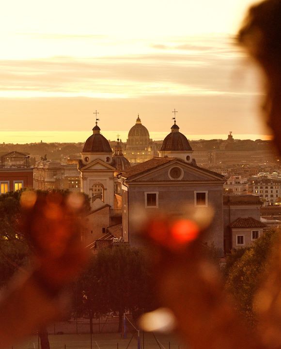 Twosome admiring the view with a drink at Il Giardino Bar