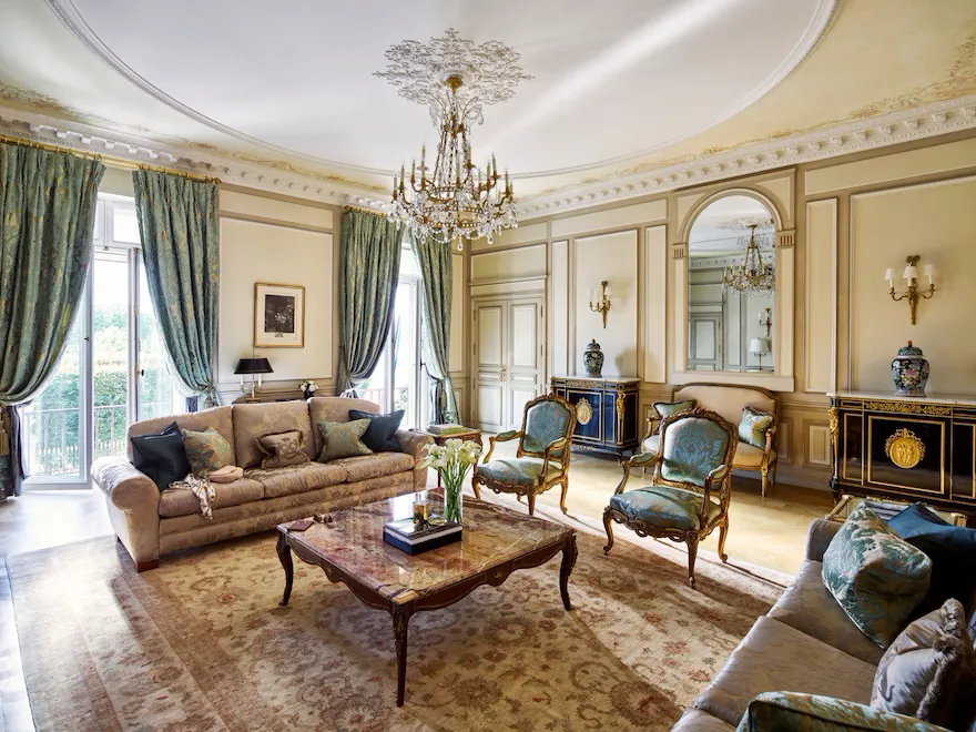 Détails dans le salon de l’appartement présidentiel au Meurice, Paris.