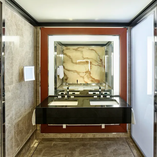 45 Park Lane-Deluxe Room-Bathroom-4547-highres