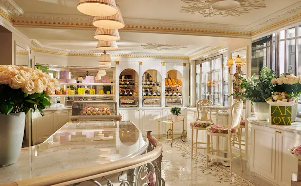 Cake & Flowers at The Dorchester in the afternoon sun