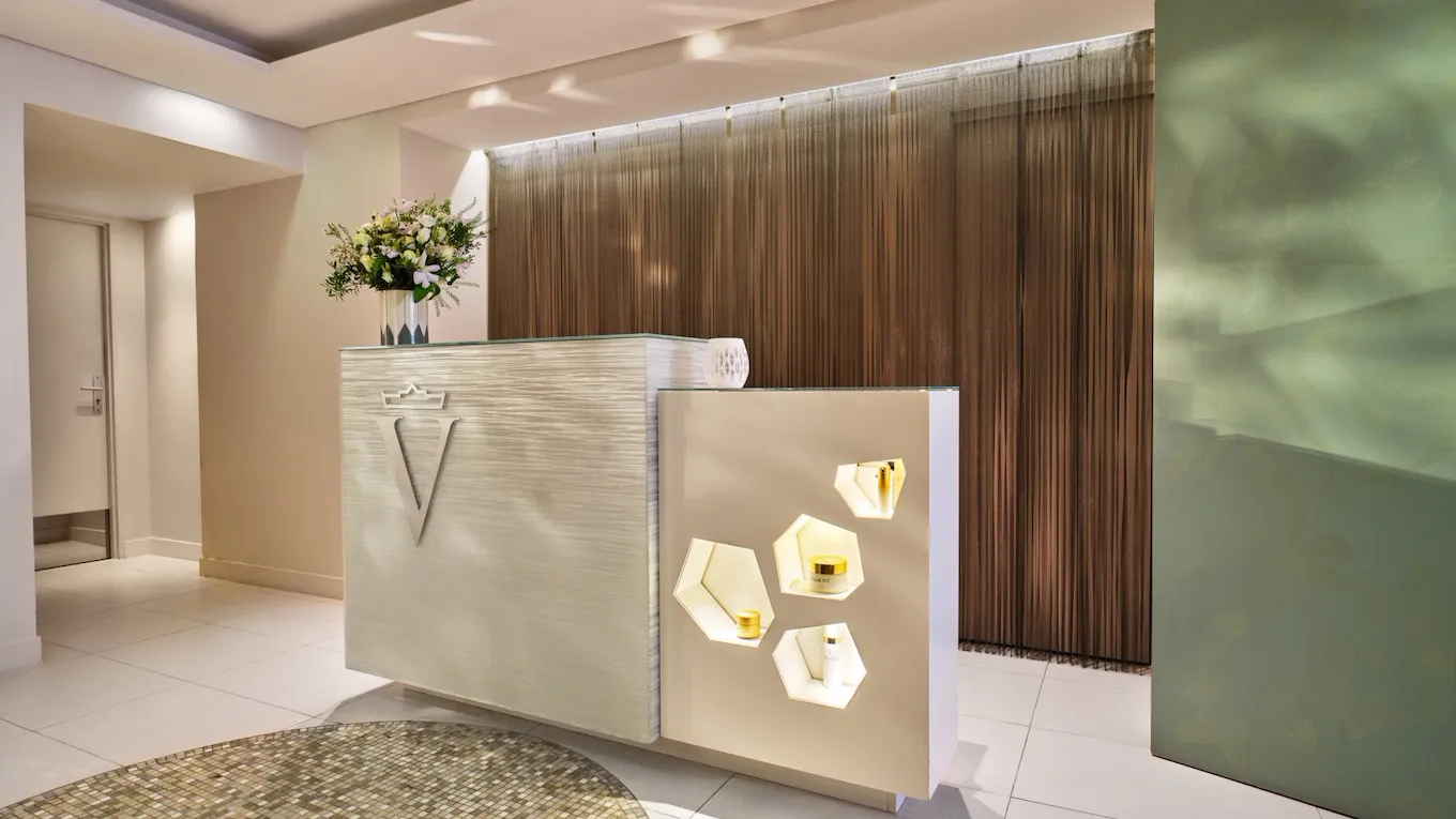 Large view of the reception at Spa Valmont pour Le Meurice, Paris - Dorchester Collection