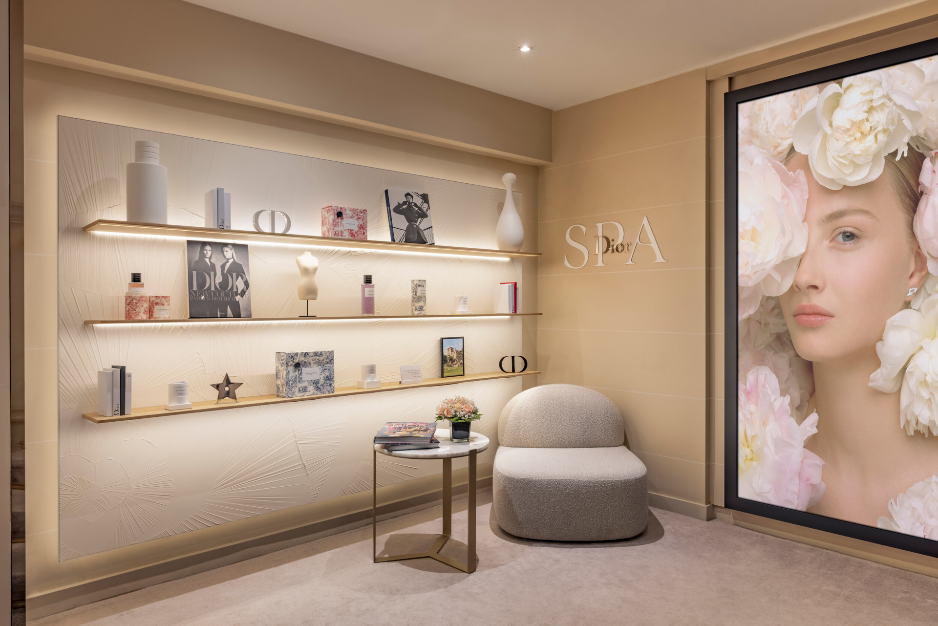 Photo of Dior Spa Plaza Athénée's entrance corner with shelves and a sit at Hôtel Plaza Athénée, Paris