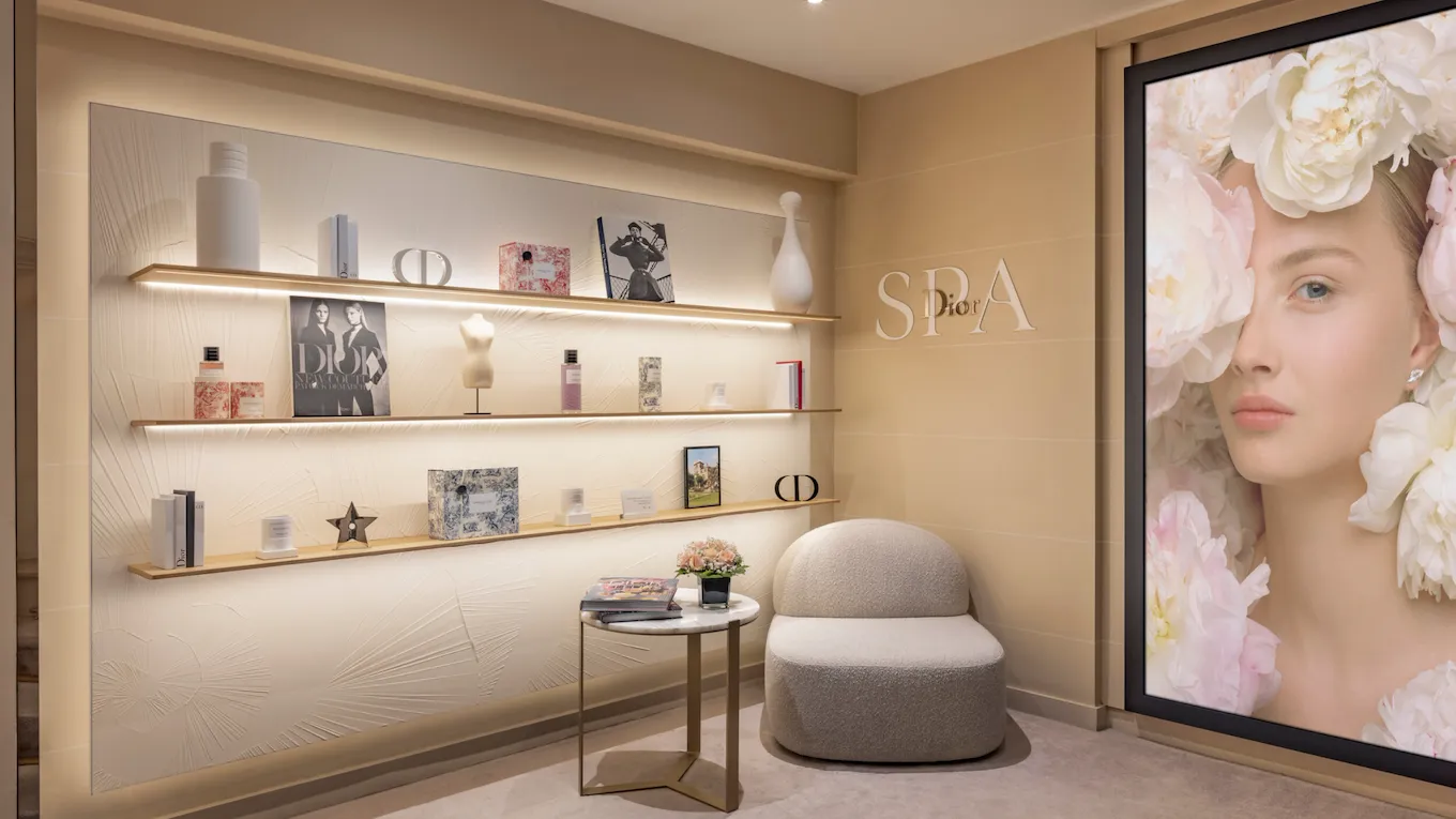 Photo of Dior Spa Plaza Athénée's entrance corner with shelves and a sit at Hôtel Plaza Athénée, Paris