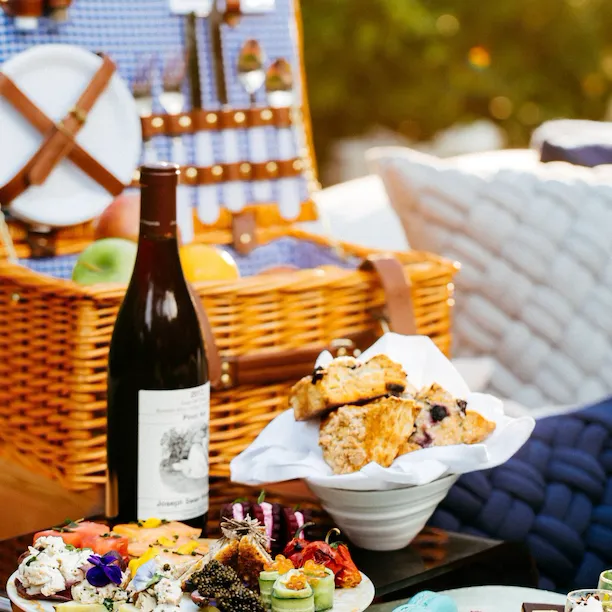 Picnic al fresco on blanket by swan lake at Hotel Bel-Air