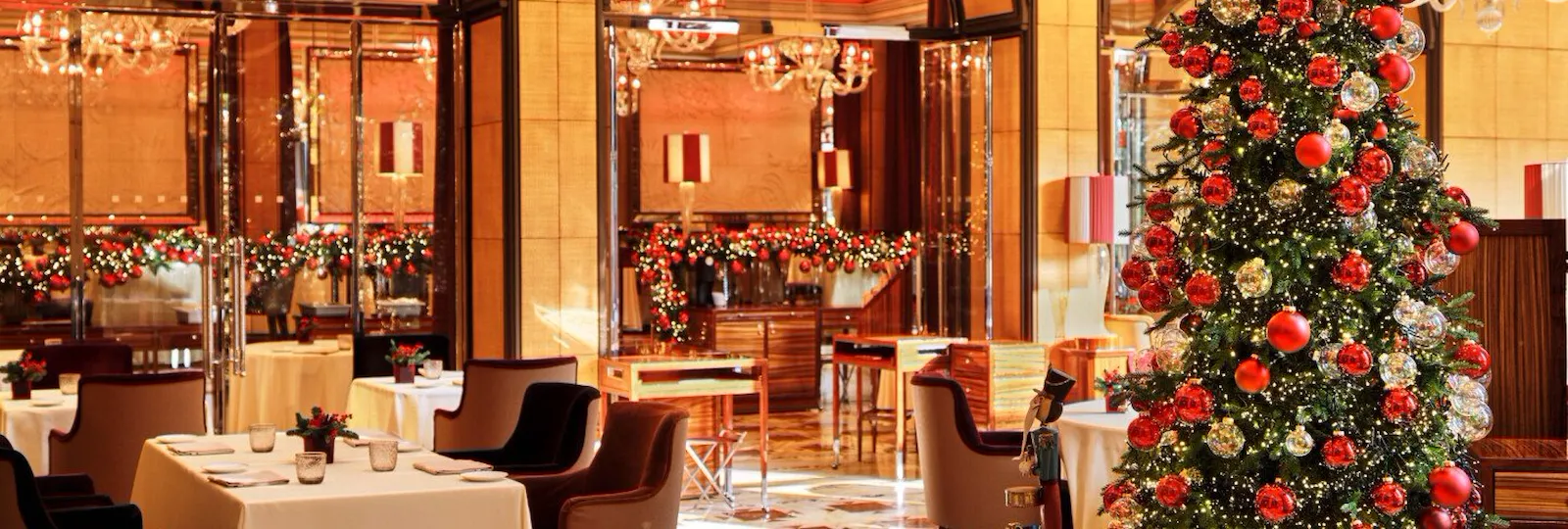 Acanto Restaurant with christmas setup