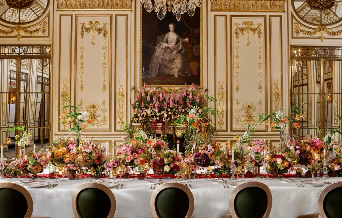 Table dinner with tableware and floral decoration, with painting of Madame de Pompadour on the background, in Le Salon Pompadour at Le Meurice, Paris - Dorchester Collection