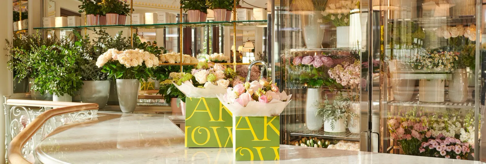 Cake & Flowers at The Dorchester in the afternoon sun