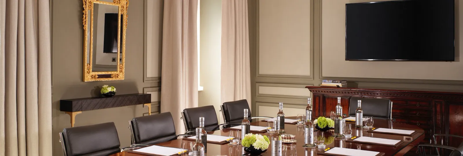 Sala Ludovisi allestita per una riunione d'affari