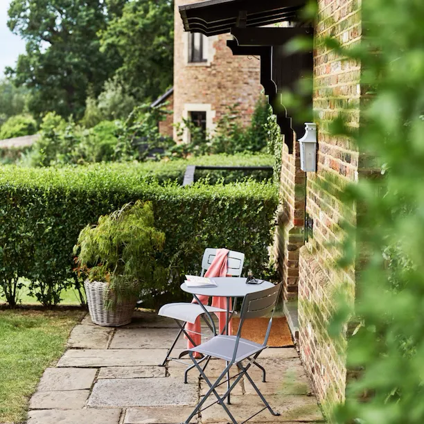 Coworth Park-Gardener's West Cottage Suite-garden-highres