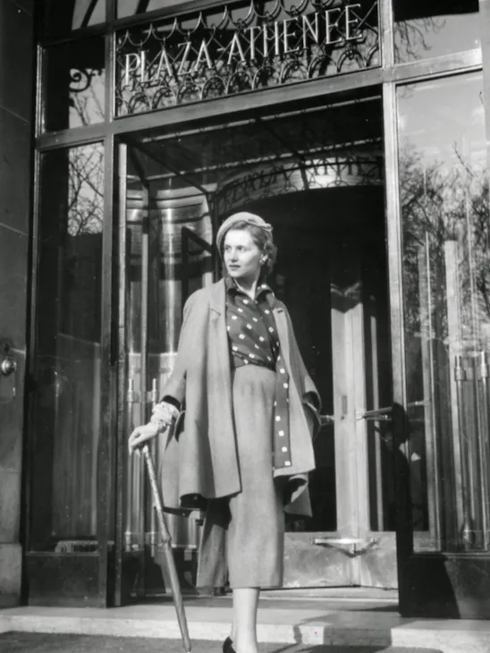 Historical picture of a Christian Dior model in front of Plaza Athenee
