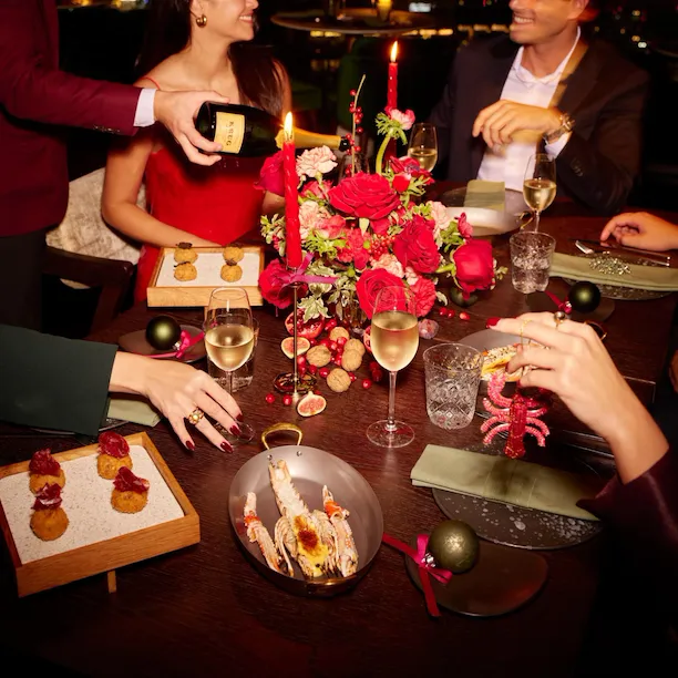 Festive dinner with people in Jara by Martin Berasategui