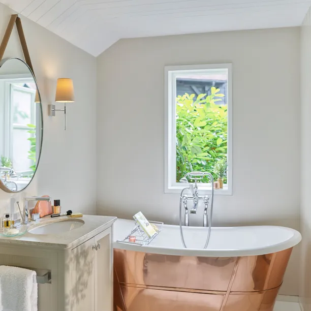 Coworth Park-Stable Junior suite-Loft Cottage-bathroom-highres