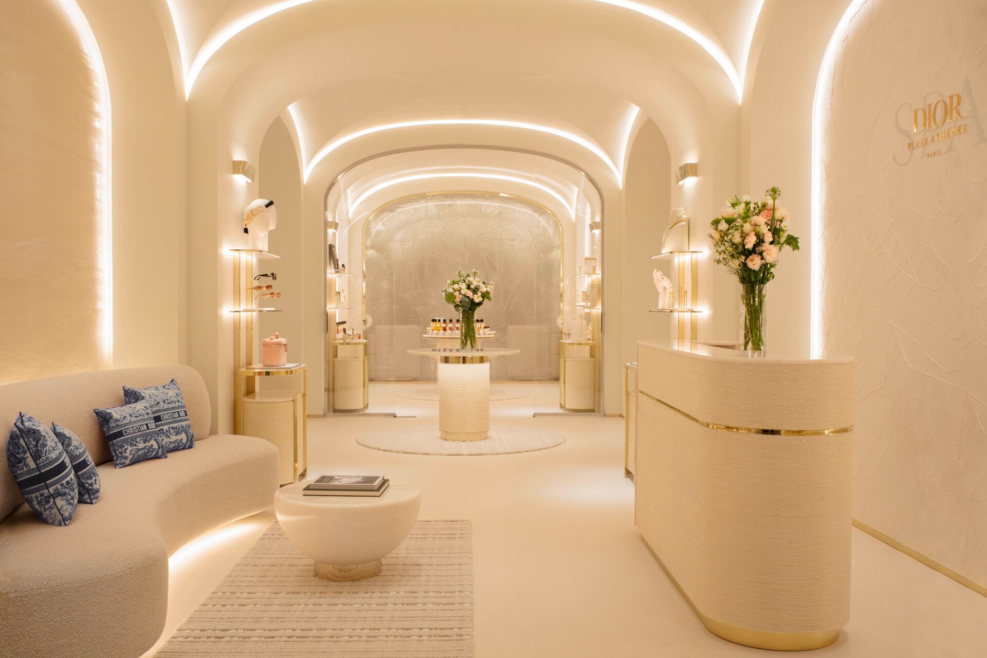 Picture of the Dior Spa Plaza Athenee entrance