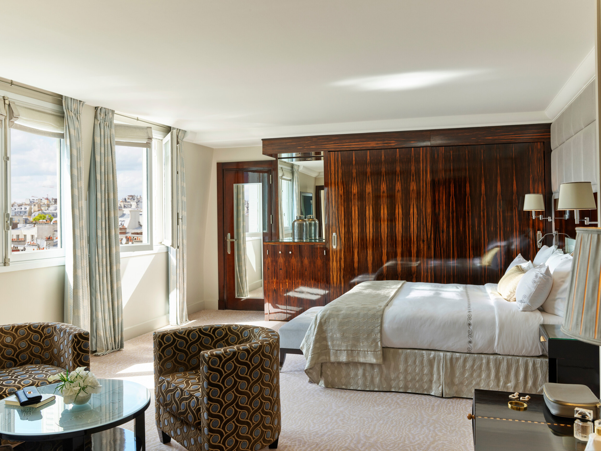 HPA-868-878-SignatureEiffel-Suite-Bed-P-HR-by-markread