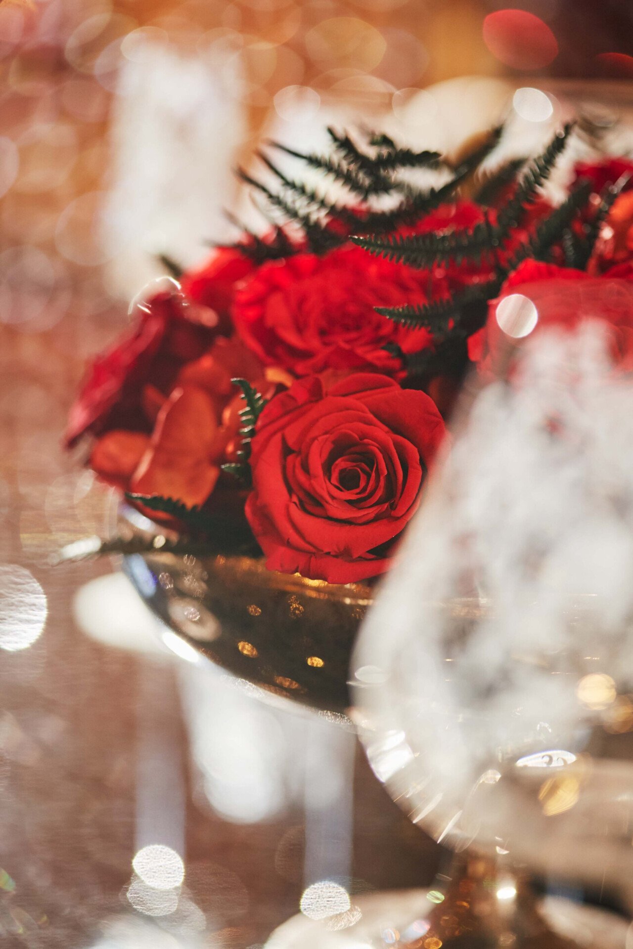 Close up of one of the Tavolo Cristallo's bouquet flowers with red roses