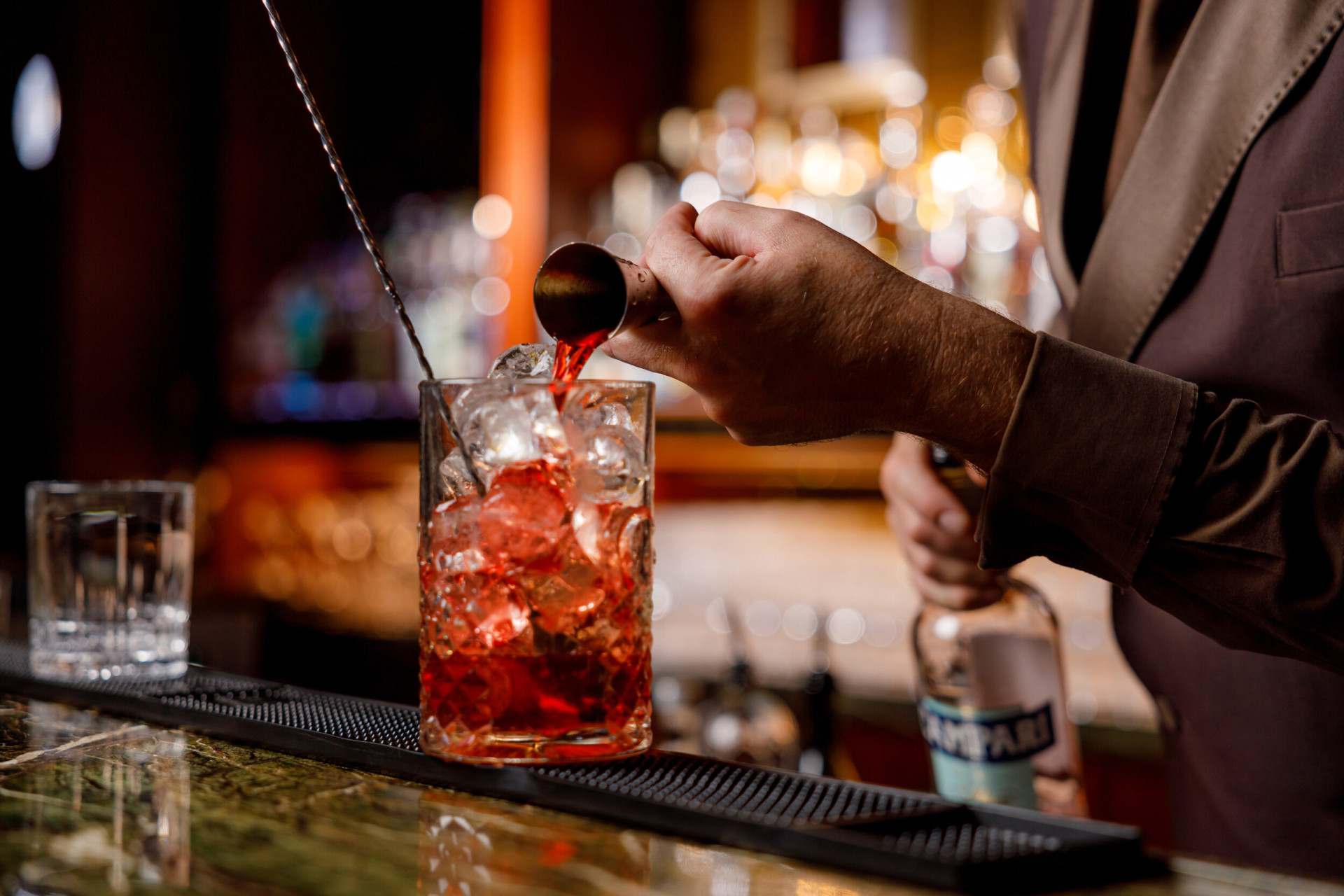 Making a Negroni cocktail at Principe Bar