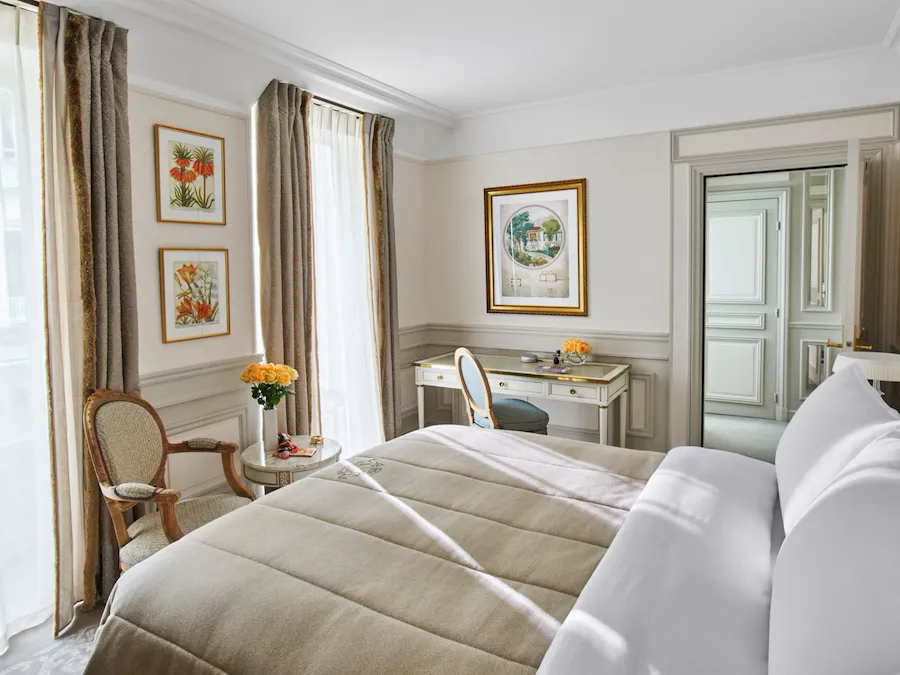 Le Meurice - Classic room with floral botanical art above the bed