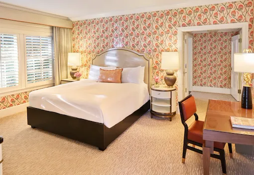 Bungalow Room with Patio Bedroom with Desk