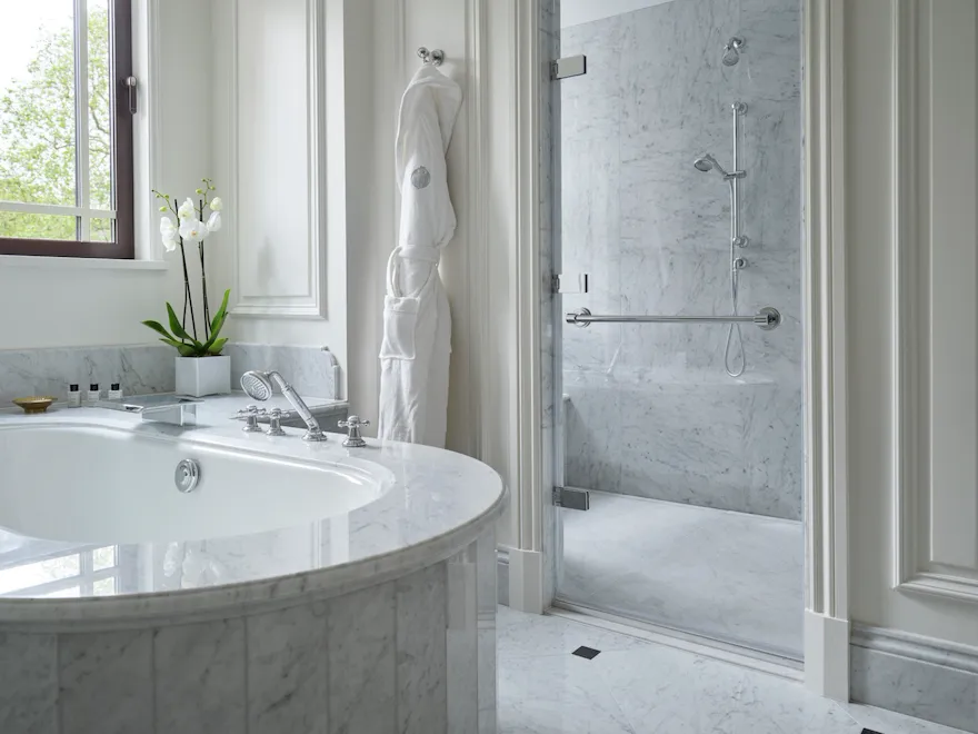 Hyde Park Suite Bathroom