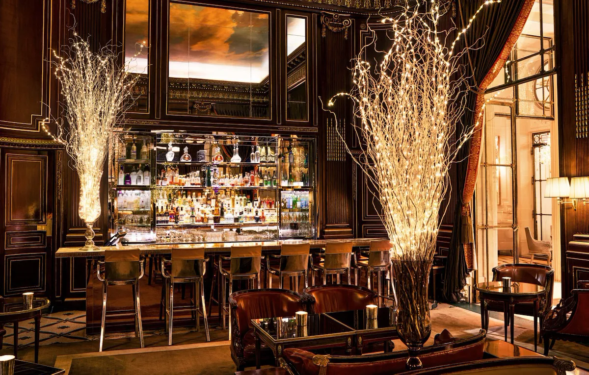 Large view on the counter of the Bar 228 during the Christmas season, with lights in the shape of a Christmas tree, at La Meurice, Paris