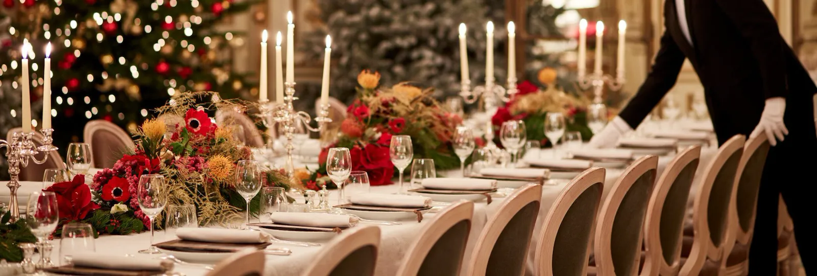 Festive diner settings at Salon Pompadour