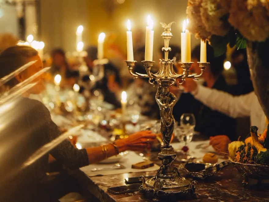 People having dinner at restaurant Jean Imbert au Plaza Athénée