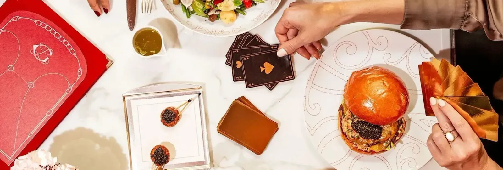 Hotel-Plaza-Athénée-Nuggets-Burger-Caviar-Collection-Dorchester-Collection