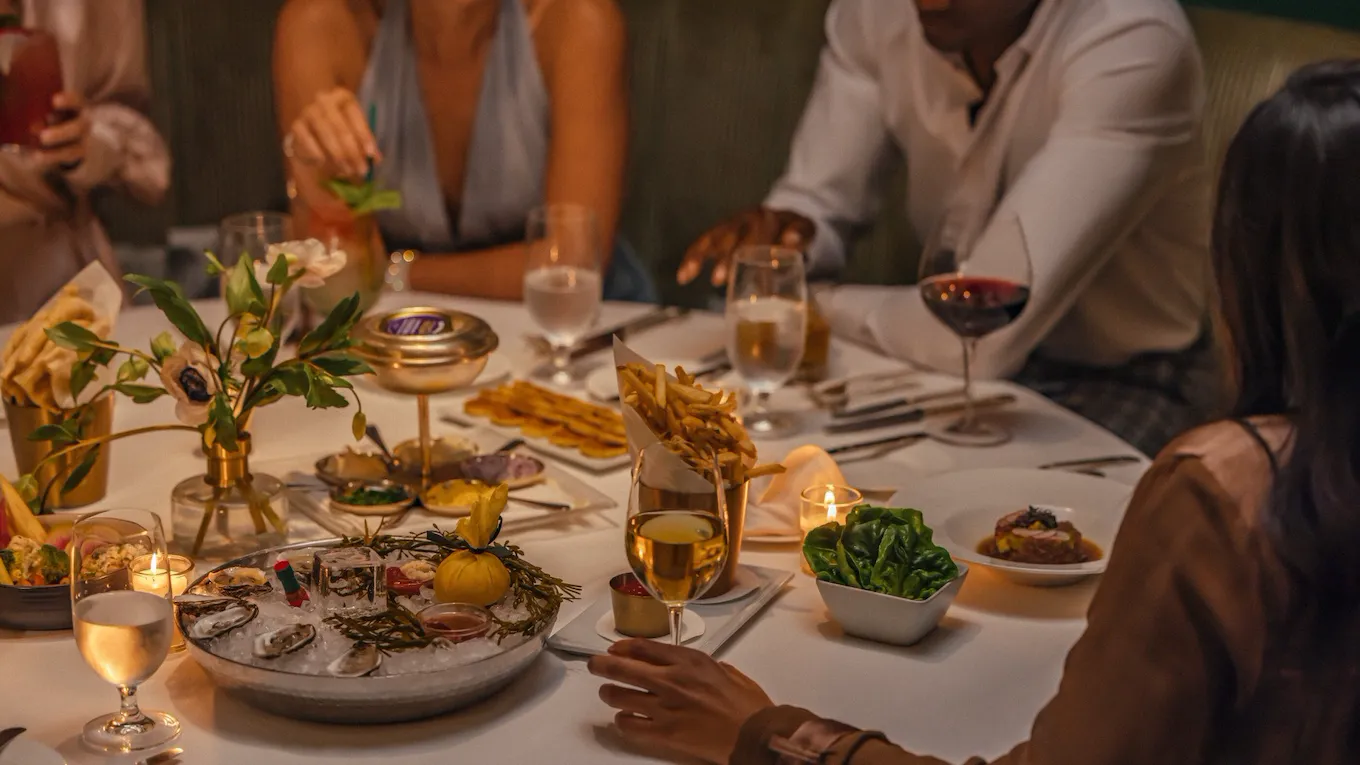 Dining in the Polo Lounge, The Beverly Hills Hotel, Beverly Hills