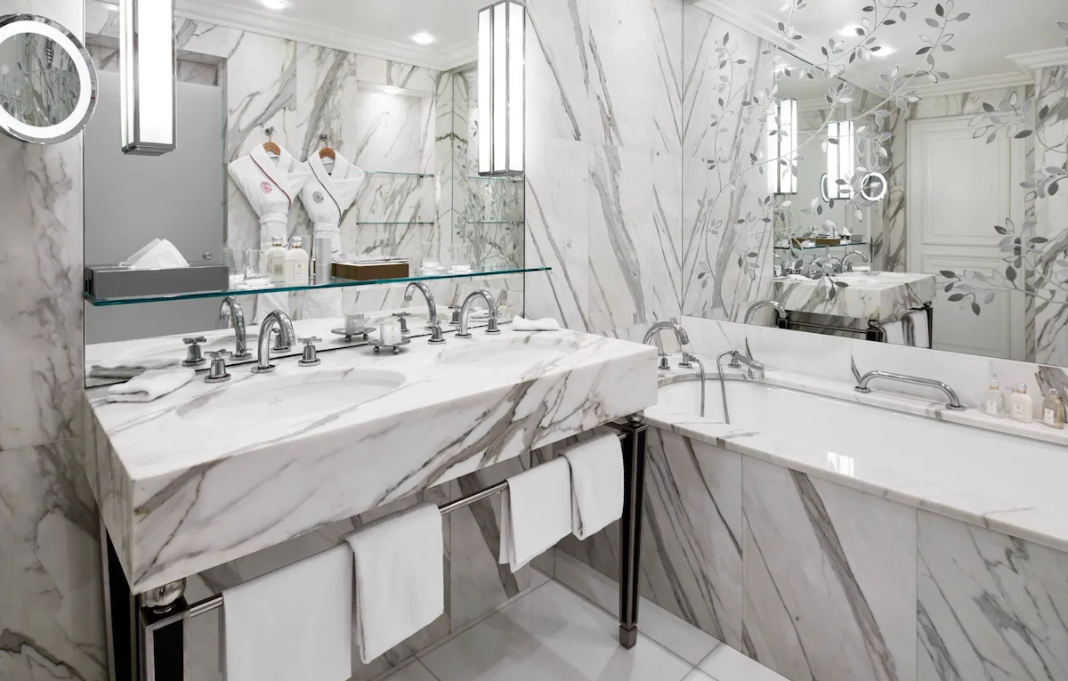 HPA-309-Prestige-Suite-SDB-HR-by-Francis-Amiand