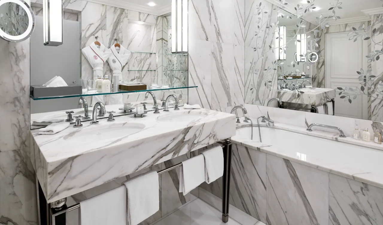 HPA-309-Prestige-Suite-SDB-HR-by-Francis-Amiand