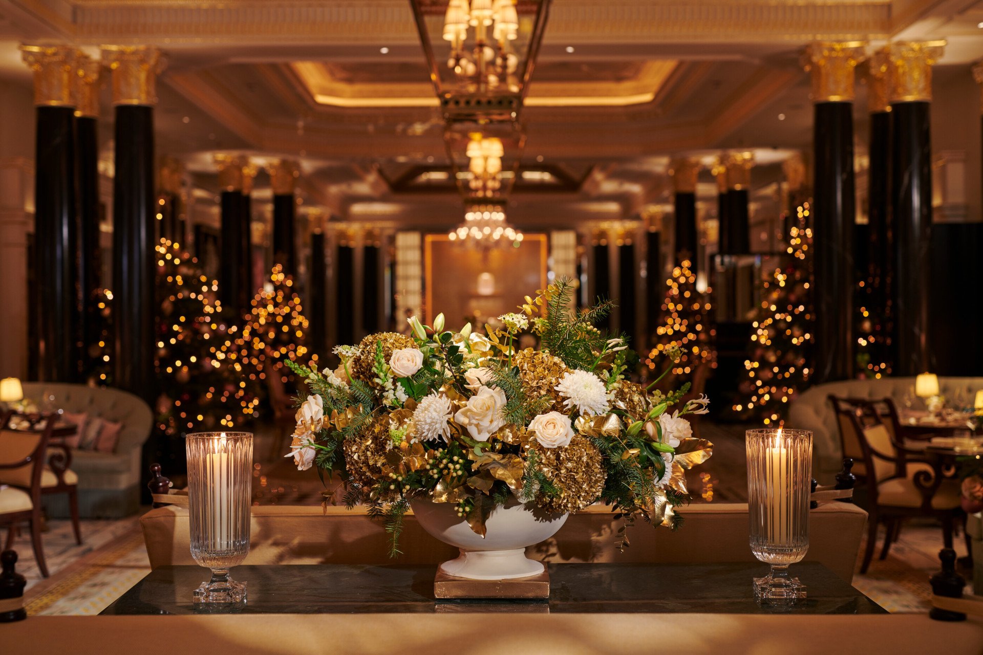 Images of the Promenade dressed for Christmas.