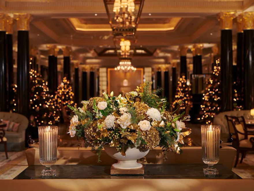 Images of the Promenade dressed for Christmas.