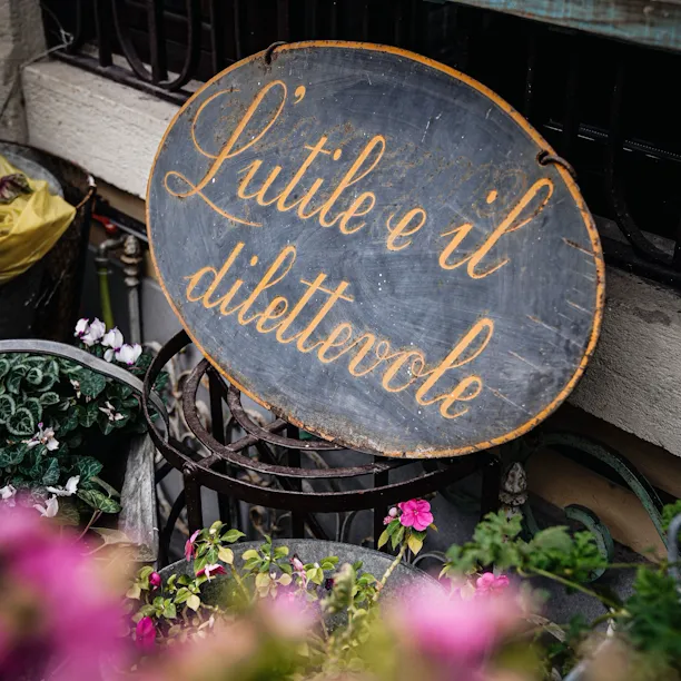 sign of the Milanese shop Solo Giovedì and L’Utile e il Dilectevole