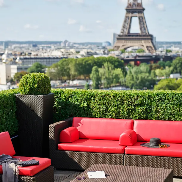Moments dans la Suite Eiffel Signature à l'Hôtel Plaza Athénée