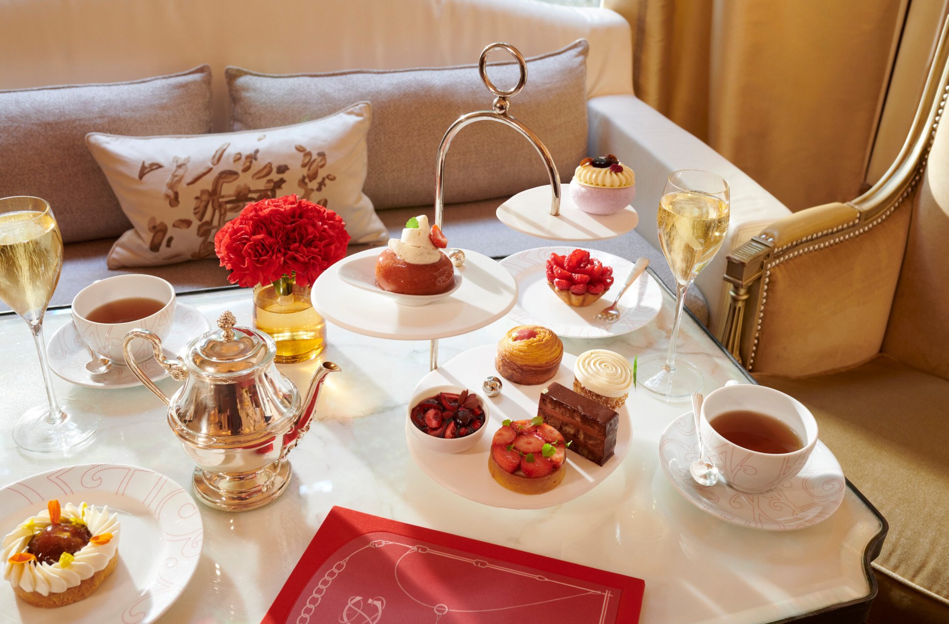 A La Galerie, Hôtel Plaza Athénée, Paris