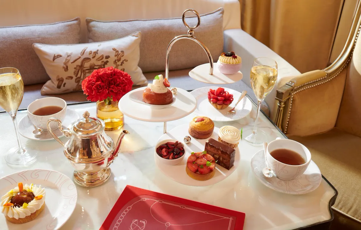 at La Galerie, Hôtel Plaza Athénée, Paris