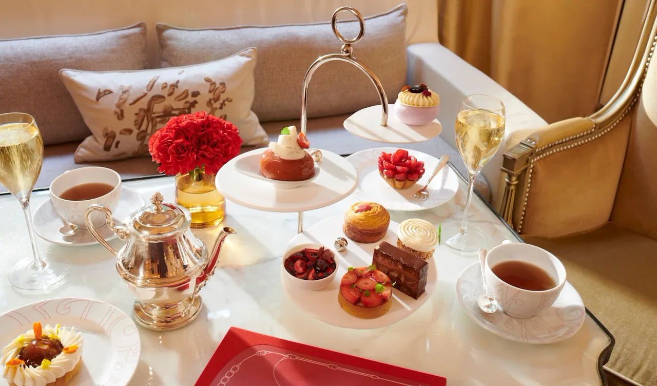 at La Galerie, Hôtel Plaza Athénée, Paris