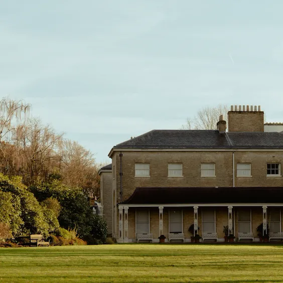 Country House shot with the Leica SL2 in afternoon light