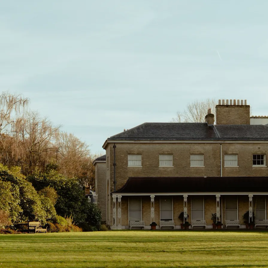 Country House shot with the Leica SL2 in afternoon light