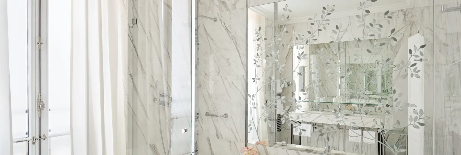 This is the bathroom of the Superior Suite #218 at the Plaza Athénée.