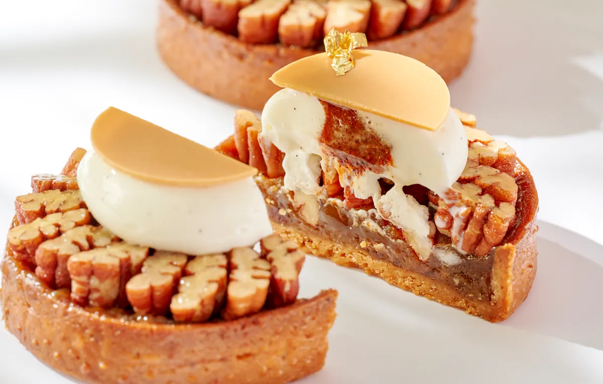 A close up to the pecan tarte