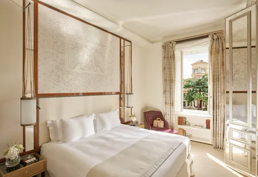 Bedroom of Classic suite with view at Hotel Eden, Rome