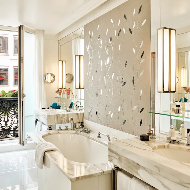 A banheira da suite Eiffel.