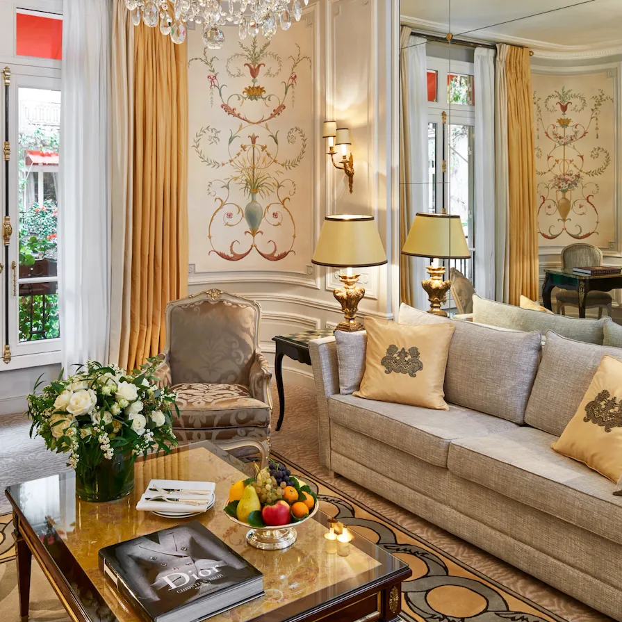 HPA-220-Deluxe-Suite-Salon-HR-by-Francis-Amiand