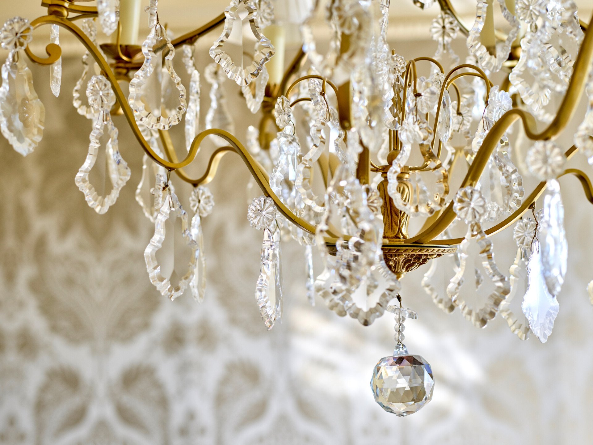 Lustre de la suite Héritage, au Meurice, Paris.