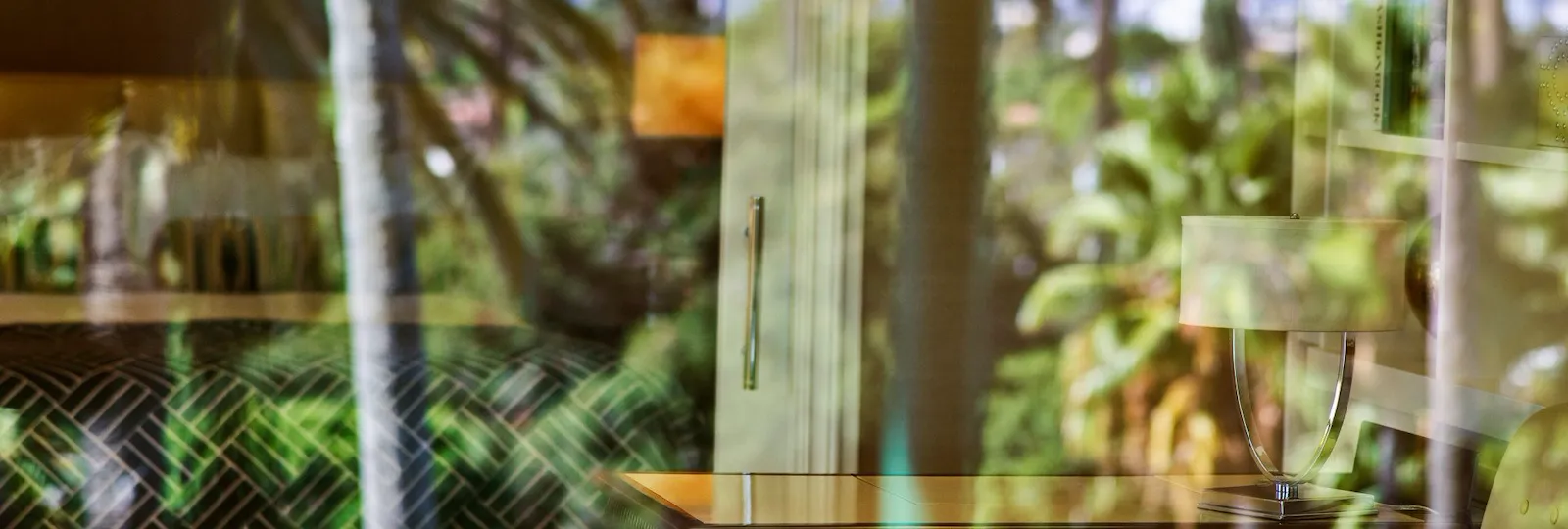 Reflections of Beverly Hills Suite with Patio and Palm Trees